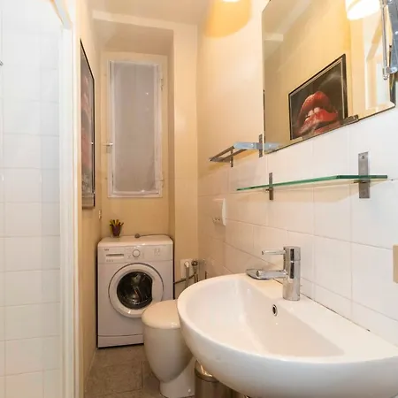 Guesthost - Campidoglio Lovely Apartment *