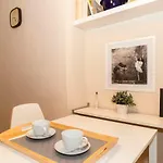 Guesthost - Campidoglio Lovely Appartement *