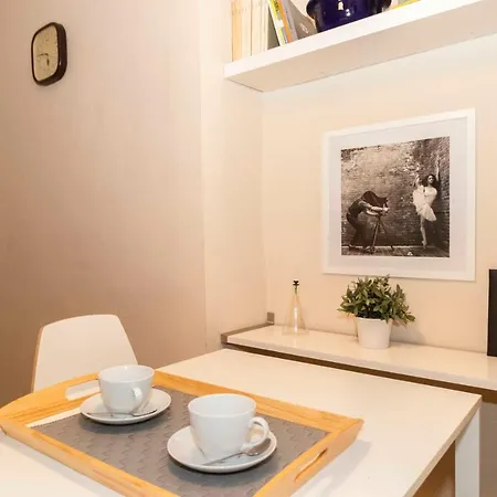 Guesthost - Campidoglio Lovely Daire *